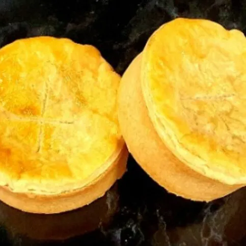 AA Bakers  2 Steak And Gravy Pies [CHILLED ]