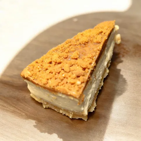 Biscoff cheesecake slice