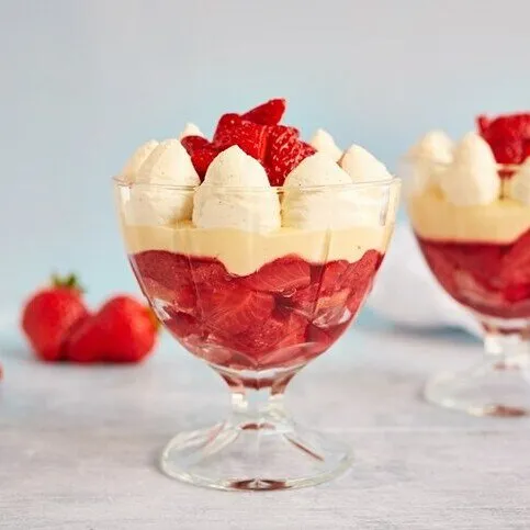 Carlyle's Strawberry Trifle