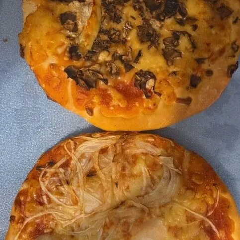 CHIPPY STYLE CHEESE/ONION PIZZA