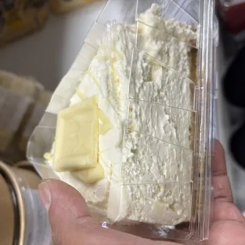 Milkybar  large Cheesecake Slice