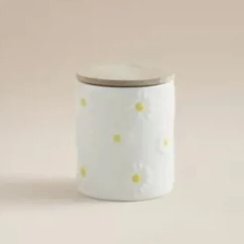 Notes From Nature - Daisy Design Embossed Candle