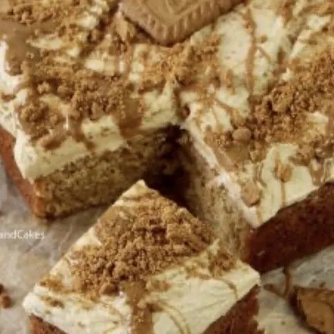 Biscoff Baketray Cake slice