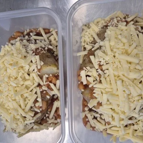 Jacket potatoe cheese and beans